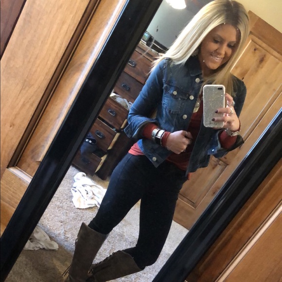 Meet Your Posher!!💜 - Picture 3 of 8